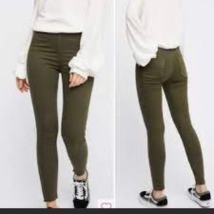 Free People Olive Green Skinny Ankle Jeans. Size 31